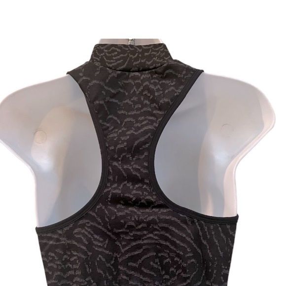 GymShark ADAPT ANIMAL SEAMLESS CROP 1/2 ZIP-Size Large - Picture 4 of 7